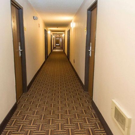 Super 8 By Wyndham Concordia Hotel Luaran gambar