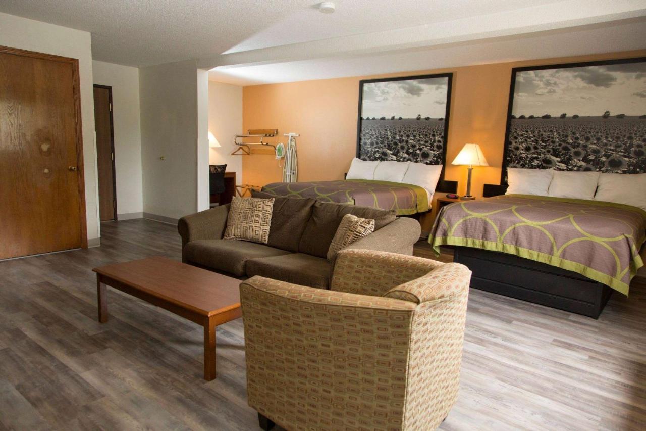 Super 8 By Wyndham Concordia Hotel Luaran gambar