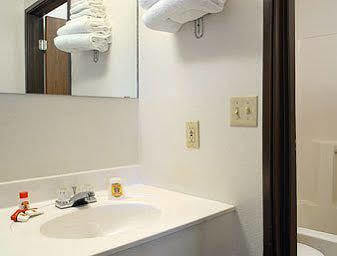 Super 8 By Wyndham Concordia Hotel Luaran gambar